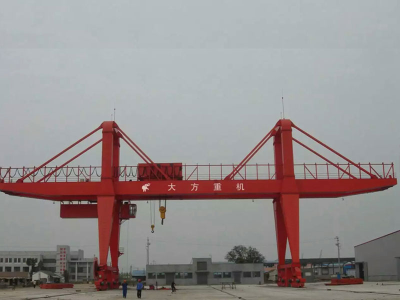 Super long span double girder gantry crane with a total length of 100m